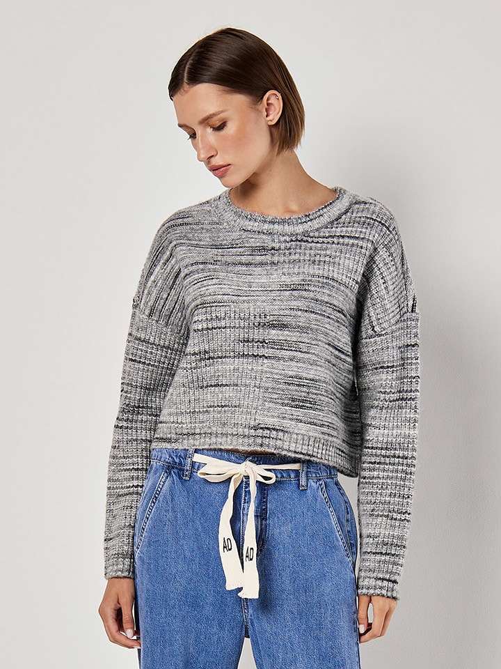 Sweter w kolorze szarym