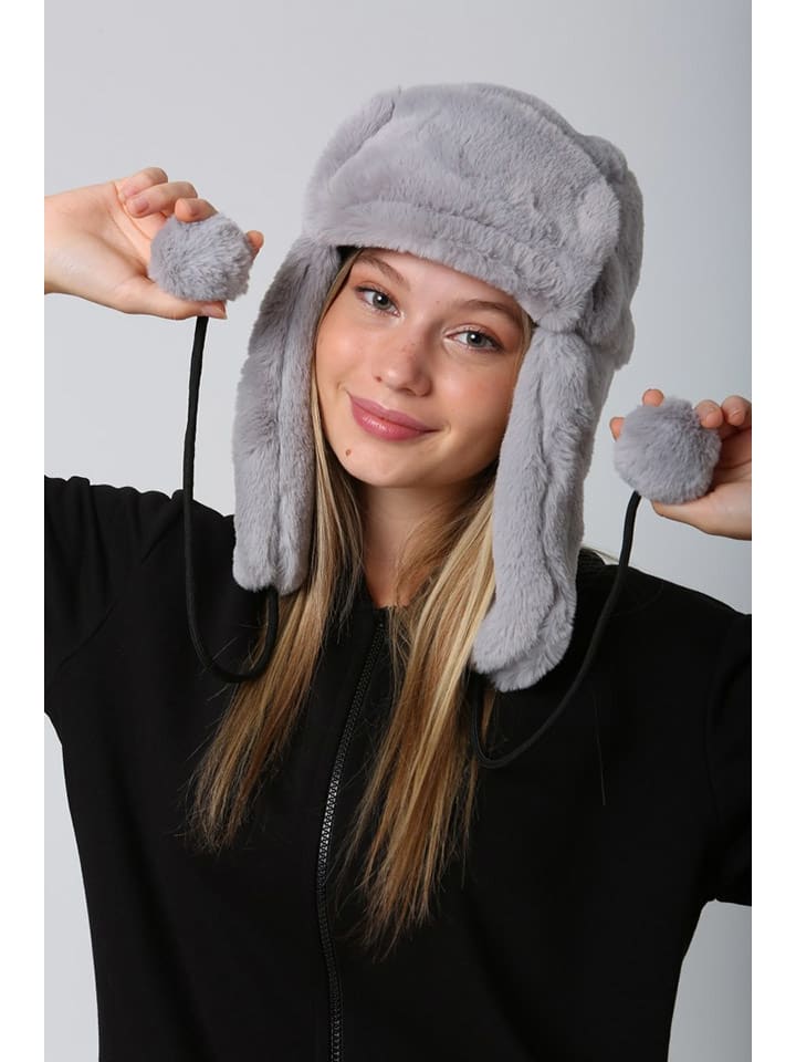 Czapka w kolorze jasnoszarym