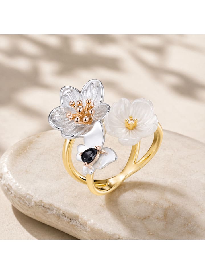 Vergulde ring met edelstenen