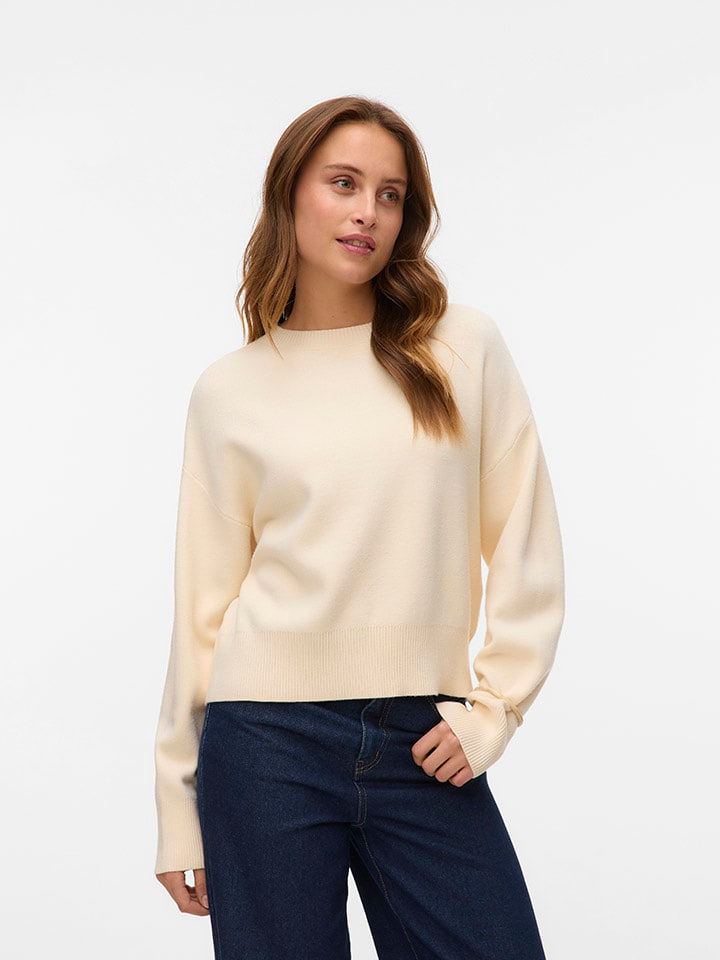 Sweter w kolorze beżowym