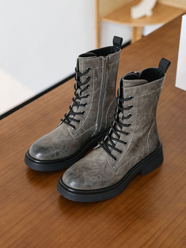 Boots in Grau