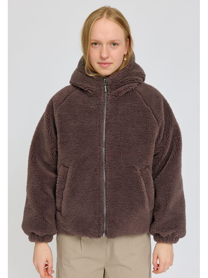 Tusssenjas bruin