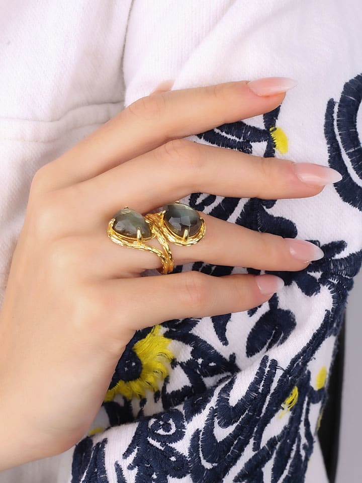 Vergold. Ring mit Edelsteinen