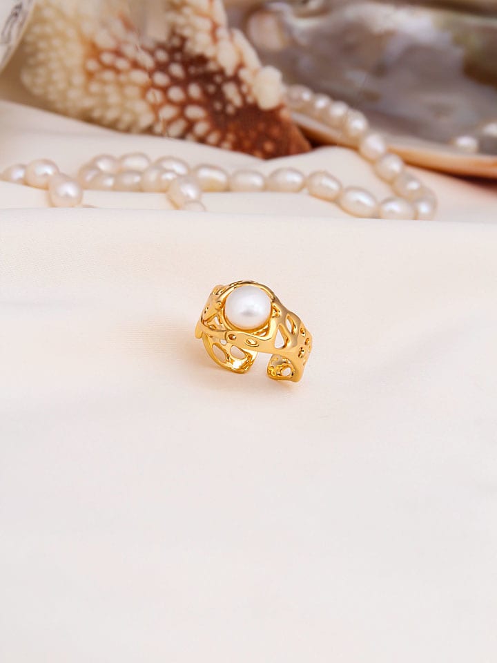 Vergulde ring met parel