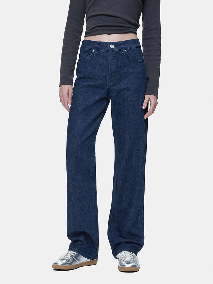 Dżinsy "Selene B" - Comfort fit - w kolorze granatowym