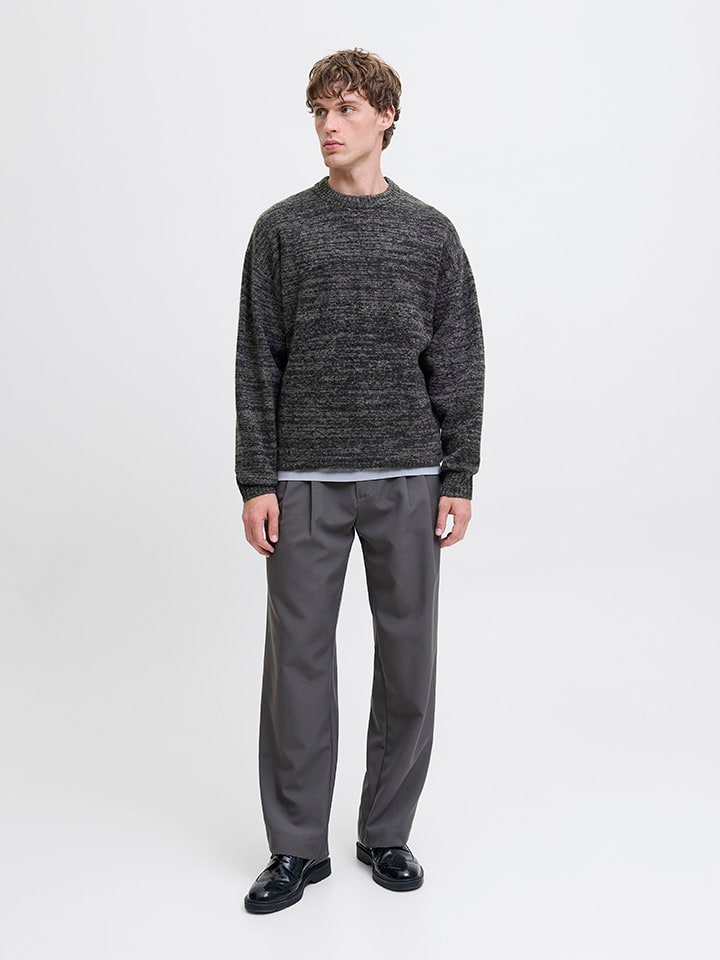 Sweter w kolorze antracytowym