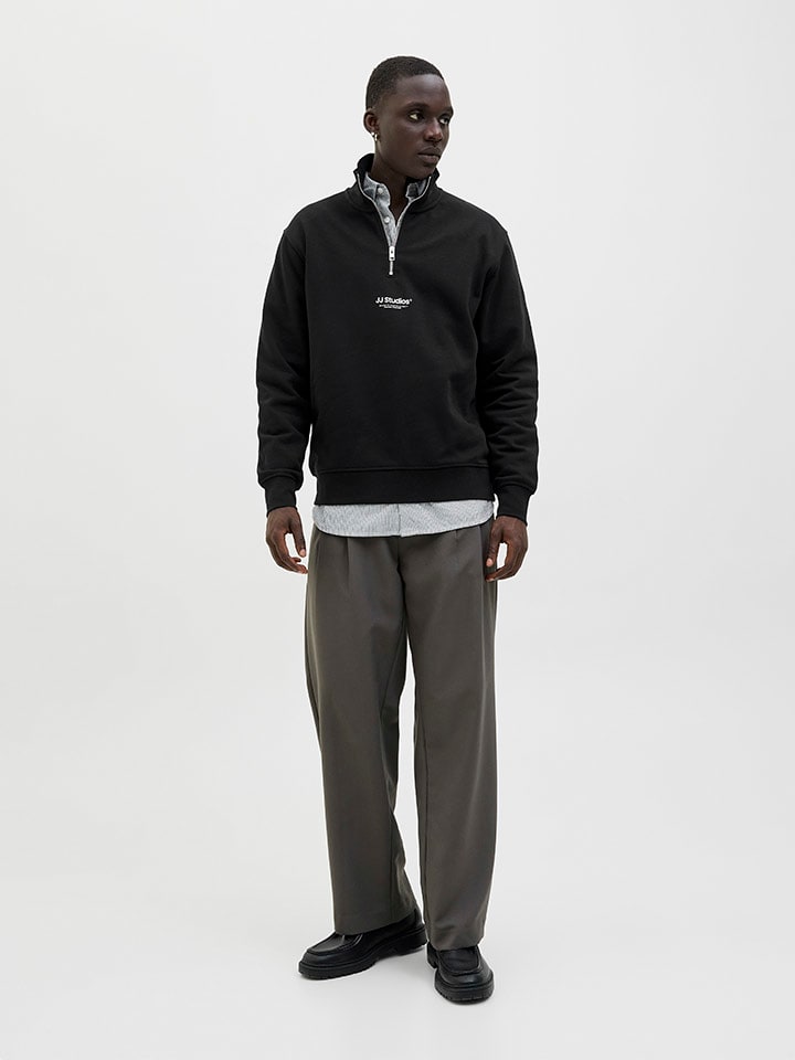 Sweter w kolorze czarnym