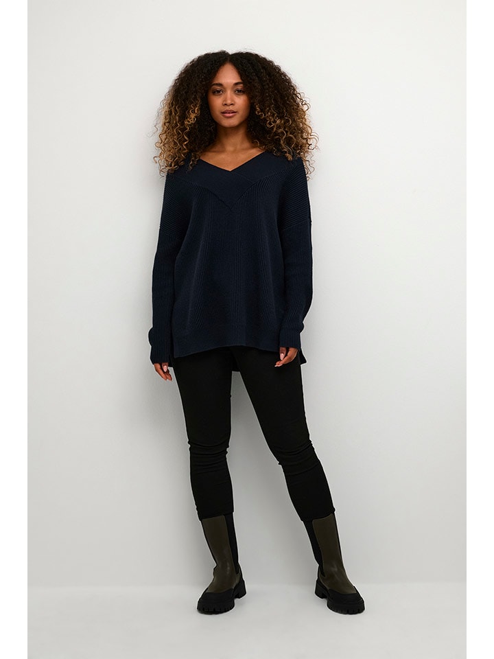 Sweter w kolorze granatowym