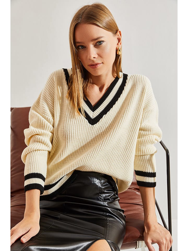Sweter w kolorze beżowym