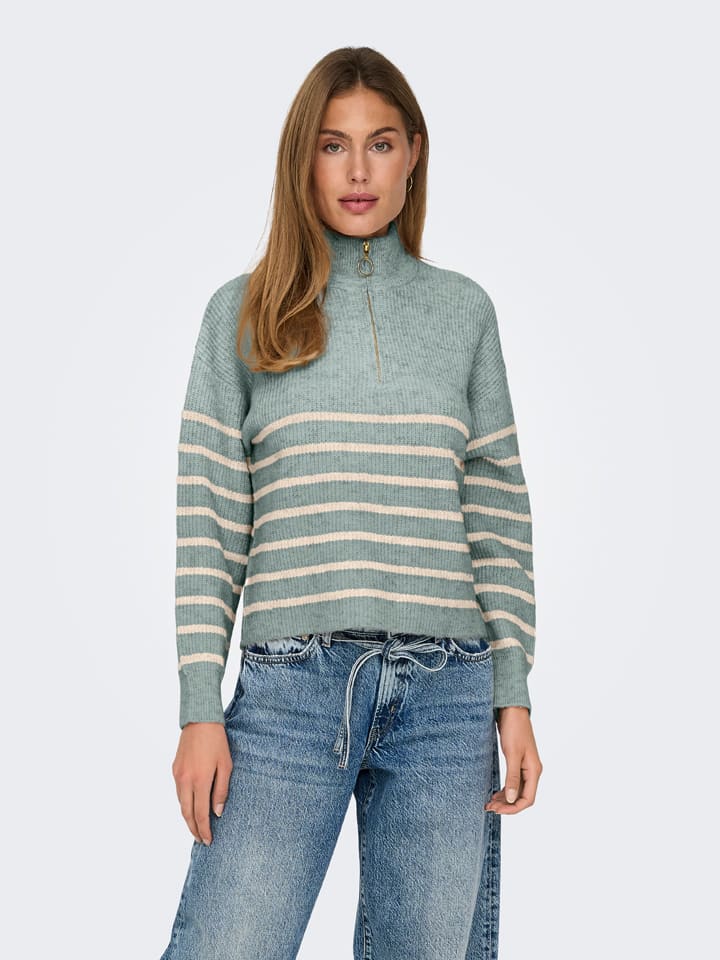 Sweter w kolorze błękitnym