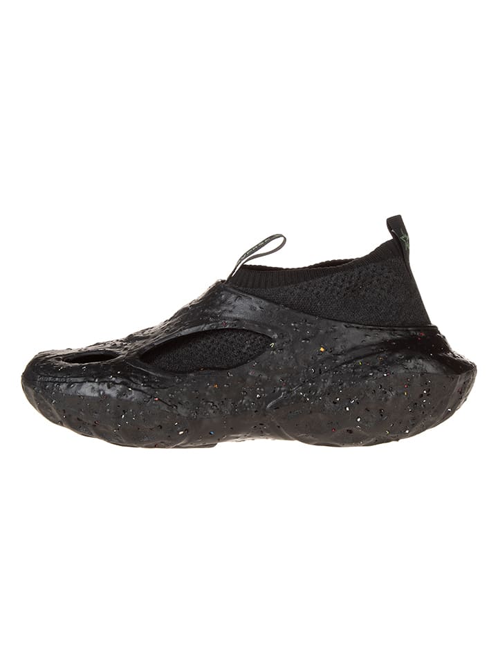 Slippersy w kolorze czarnym