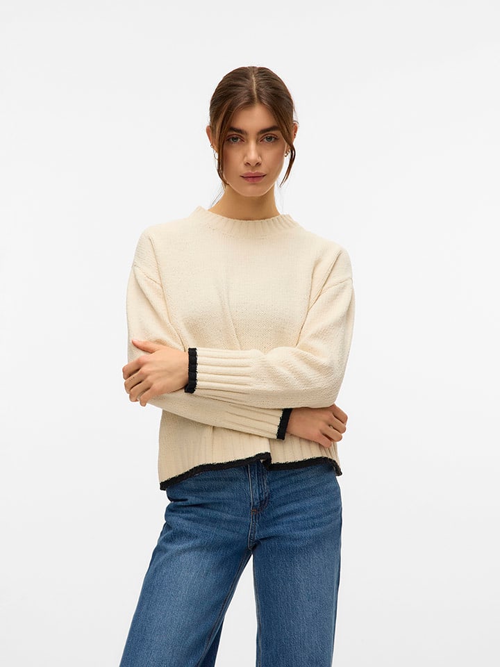 Sweter w kolorze beżowym