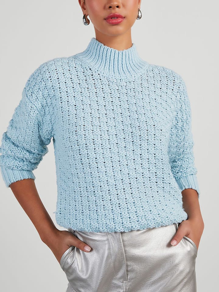 Pullover in Hellblau