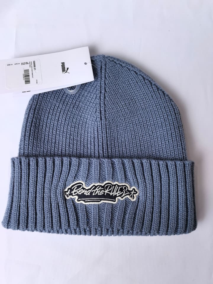 Czapka beanie w kolorze błękitnym