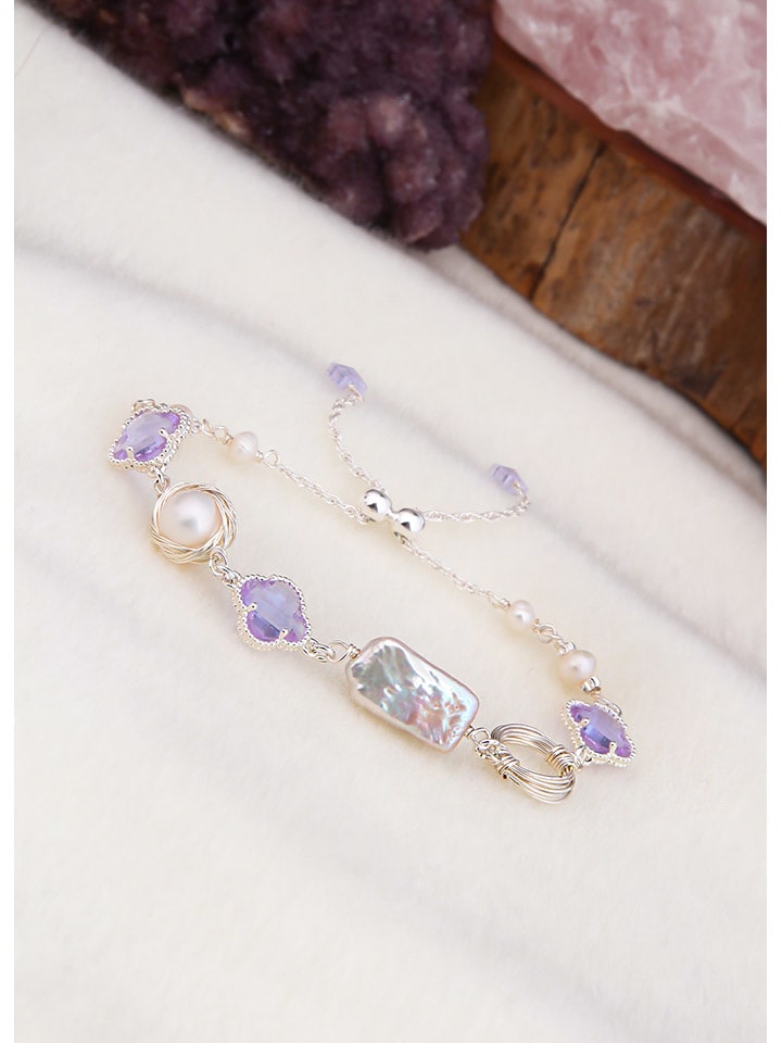 Versilbert. Armband mit Perlen und Edelsteinen