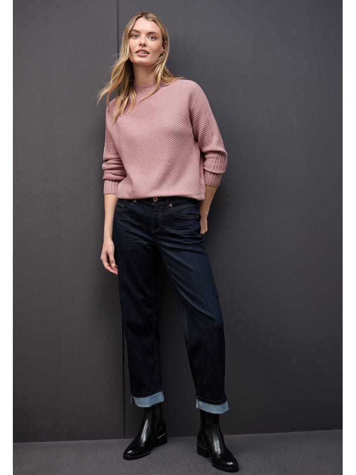 Sweter w kolorze jasnoróżowym