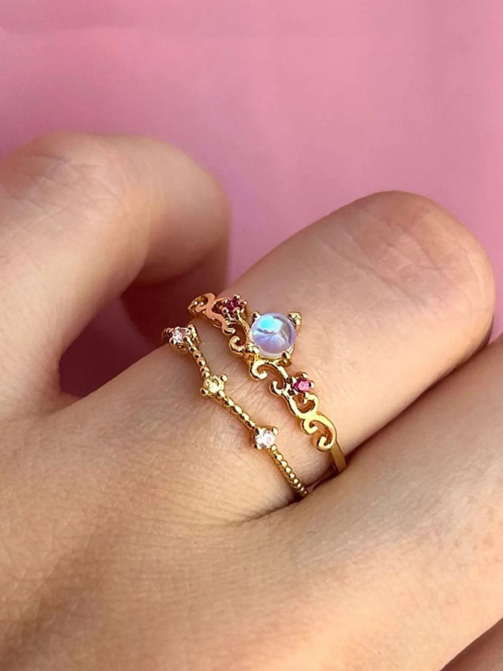 Ring mit Edelsteinen