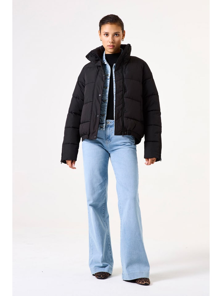 Winterjacke in Schwarz