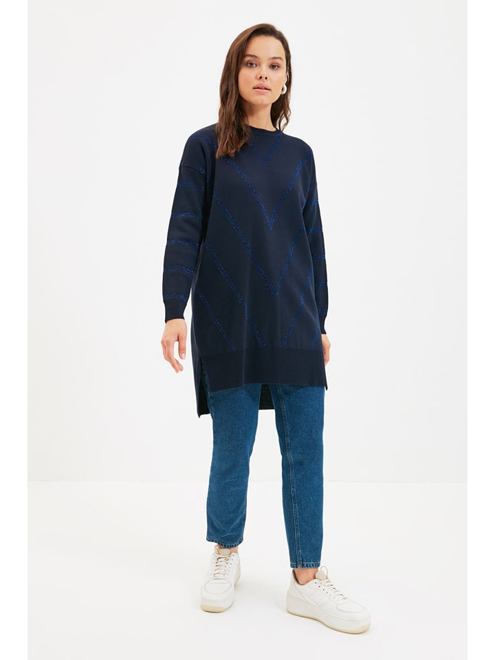 Sweter w kolorze granatowym