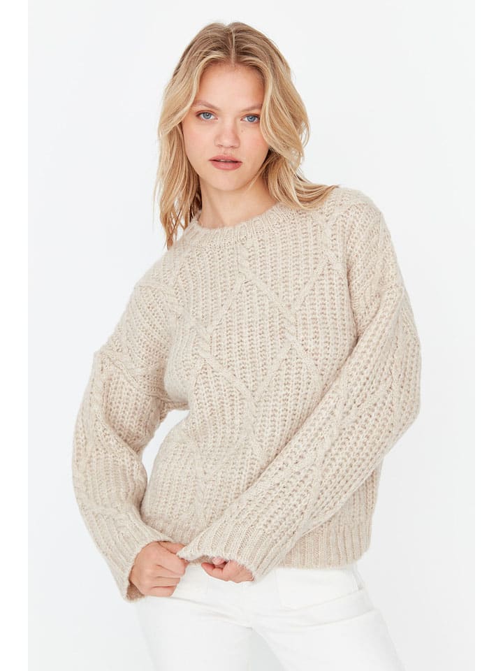 Sweter w kolorze beżowym