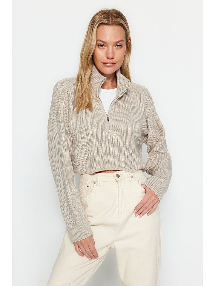 Sweter w kolorze beżowym