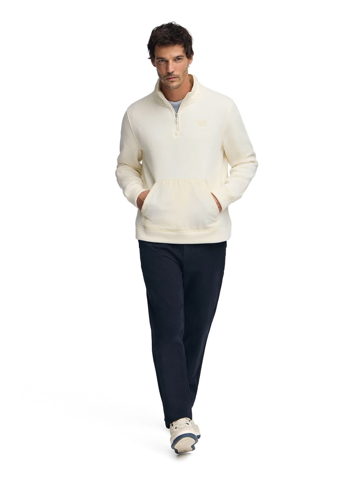 Sweter w kolorze kremowym