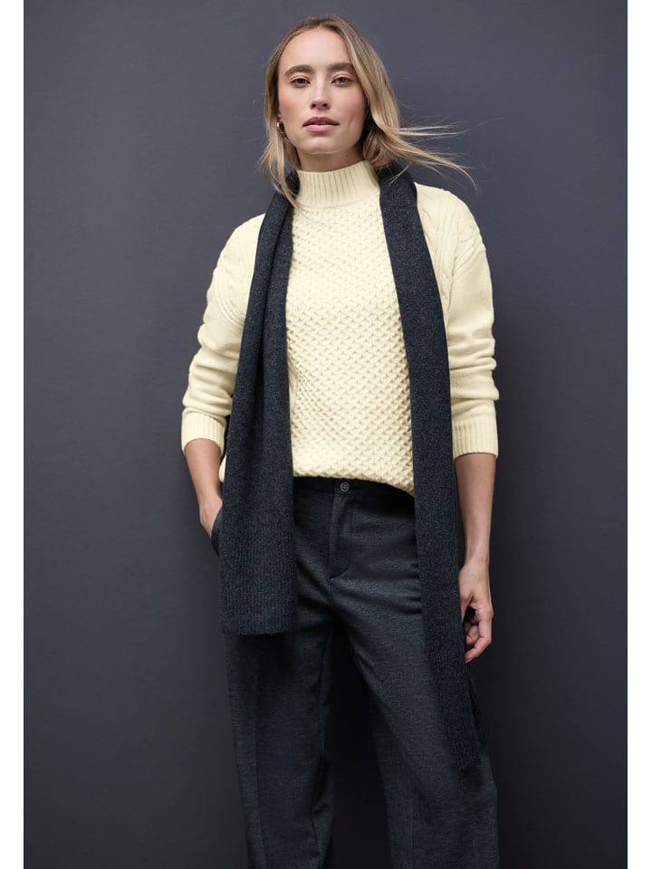Sweter w kolorze kremowym