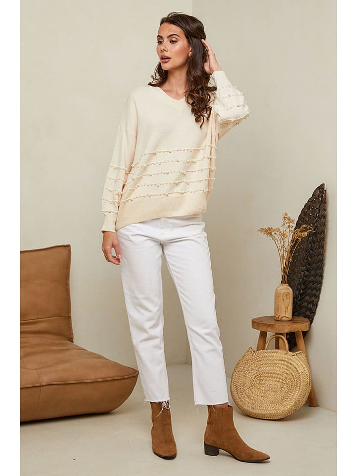 Sweter w kolorze beżowym