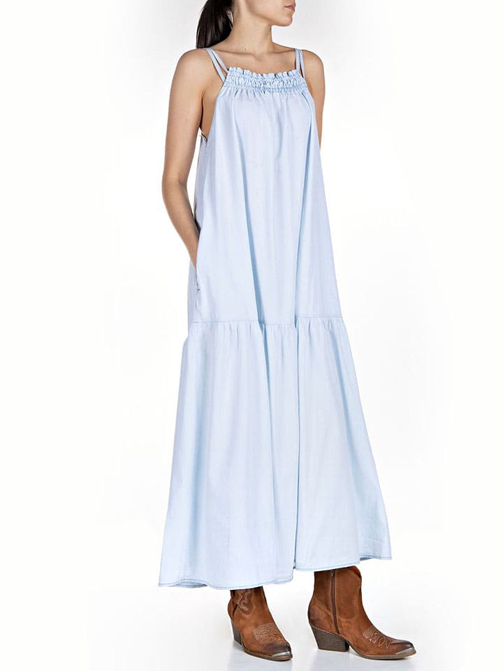 Kleid in Hellblau