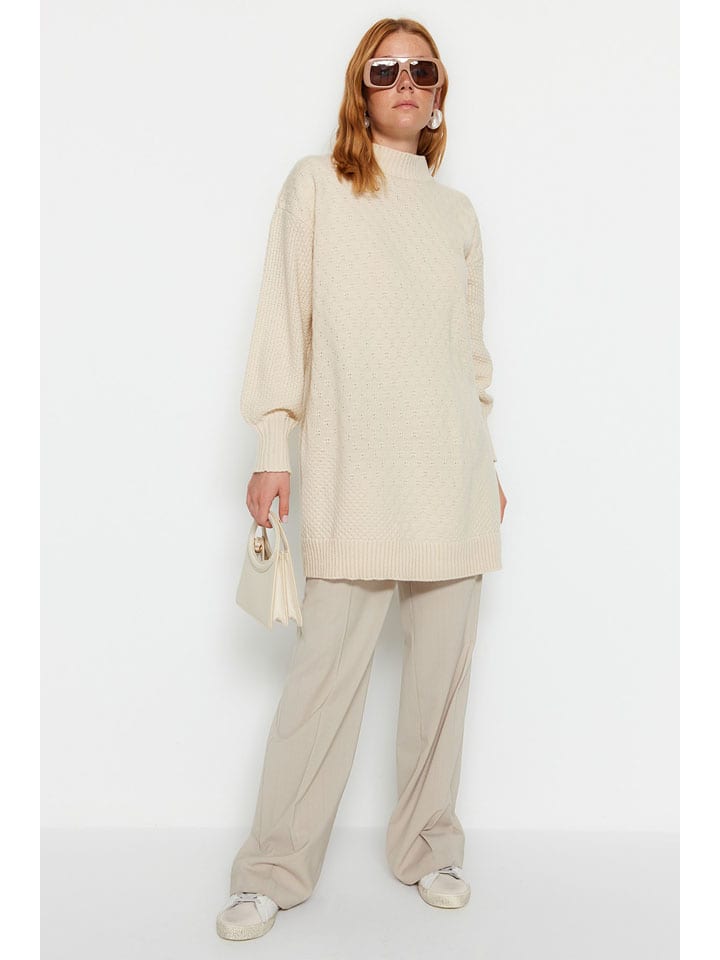 Sweter w kolorze kremowym
