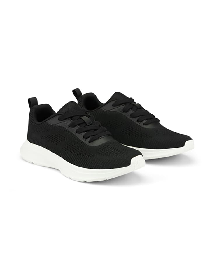 Sneakers in Schwarz