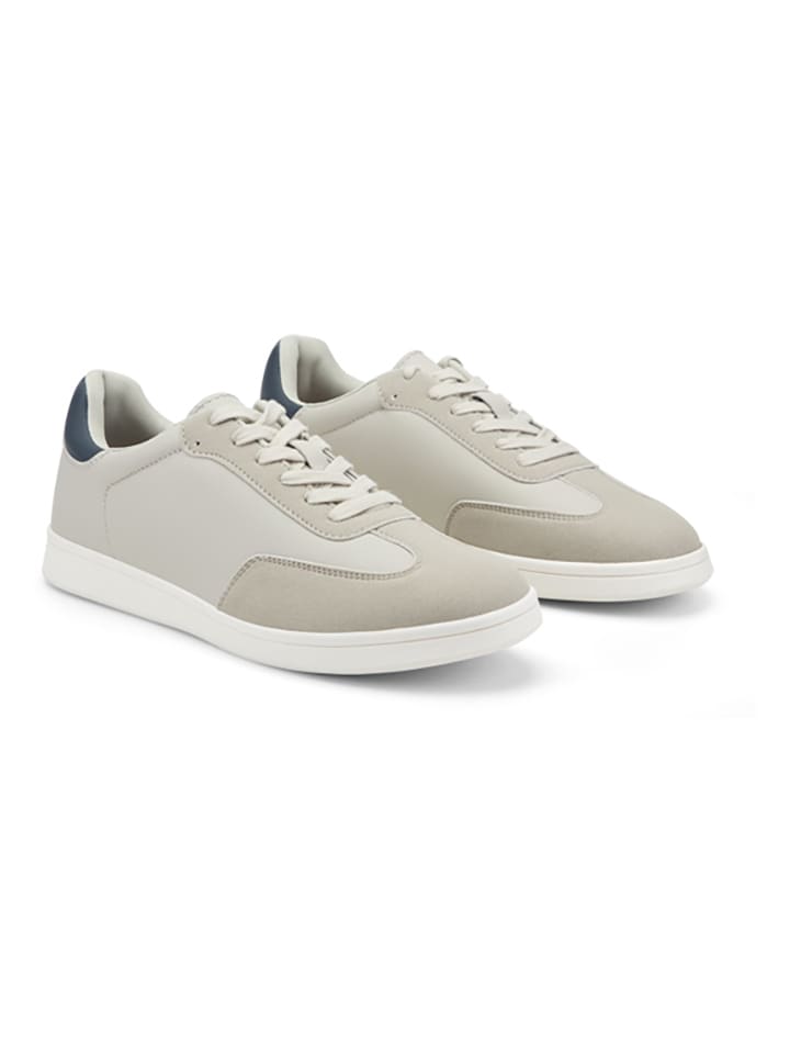 Sneakers in Taupe