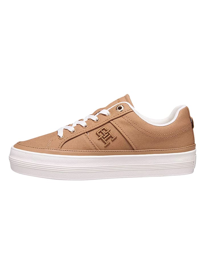 Sneakers in Beige