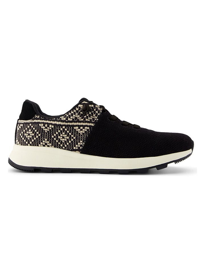 Sneakersy w kolorze czarnym