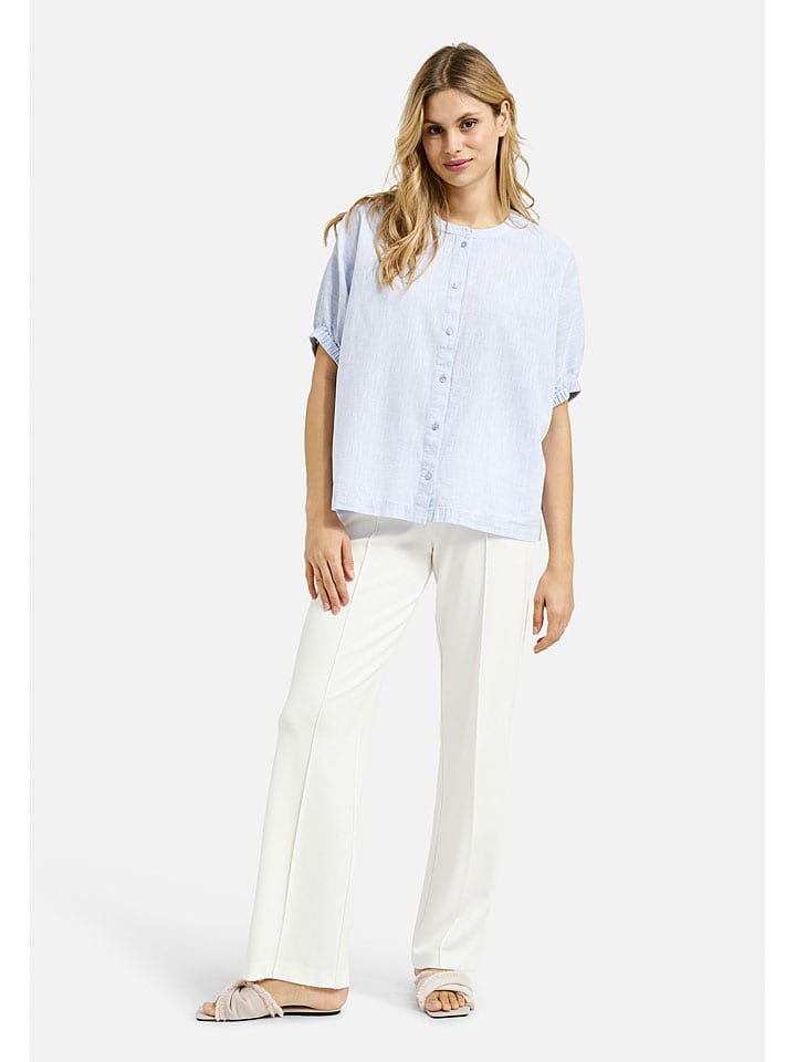 Bluse in Hellblau