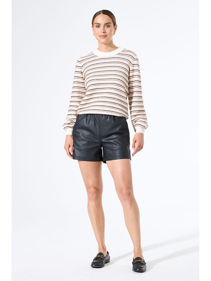 Kunstledershorts in Schwarz
