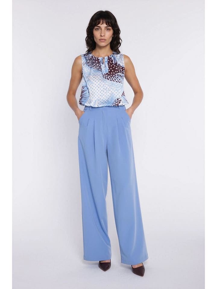 Hose in Hellblau