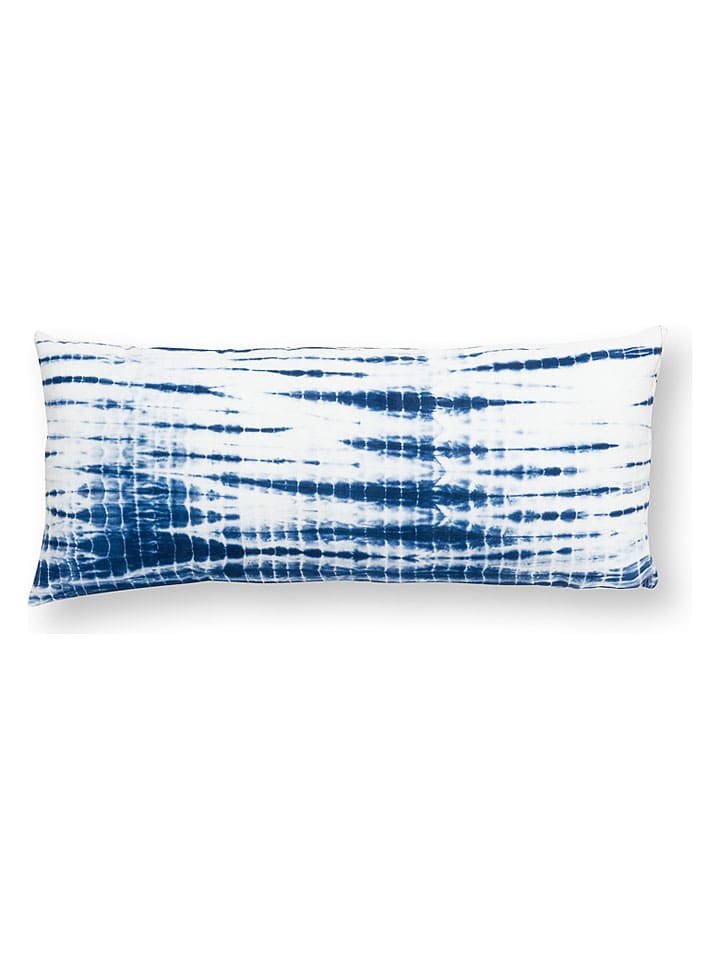 Poduszka "Tie-Dye" w kolorze biało-niebieskim - 30 x 70 cm