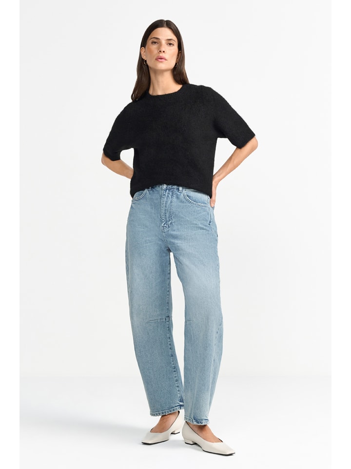 Sweter w kolorze czarnym