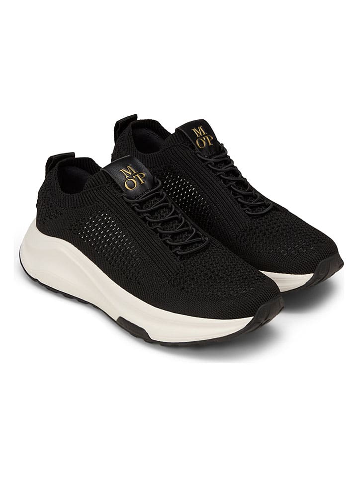 Sneakers in Schwarz