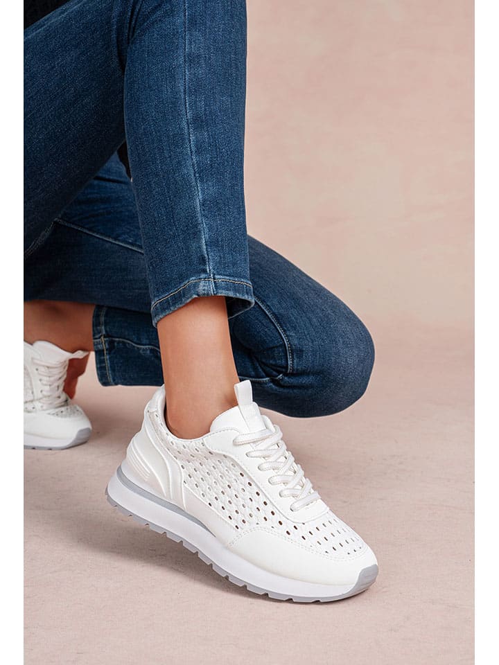 Sneakersy w kolorze białym