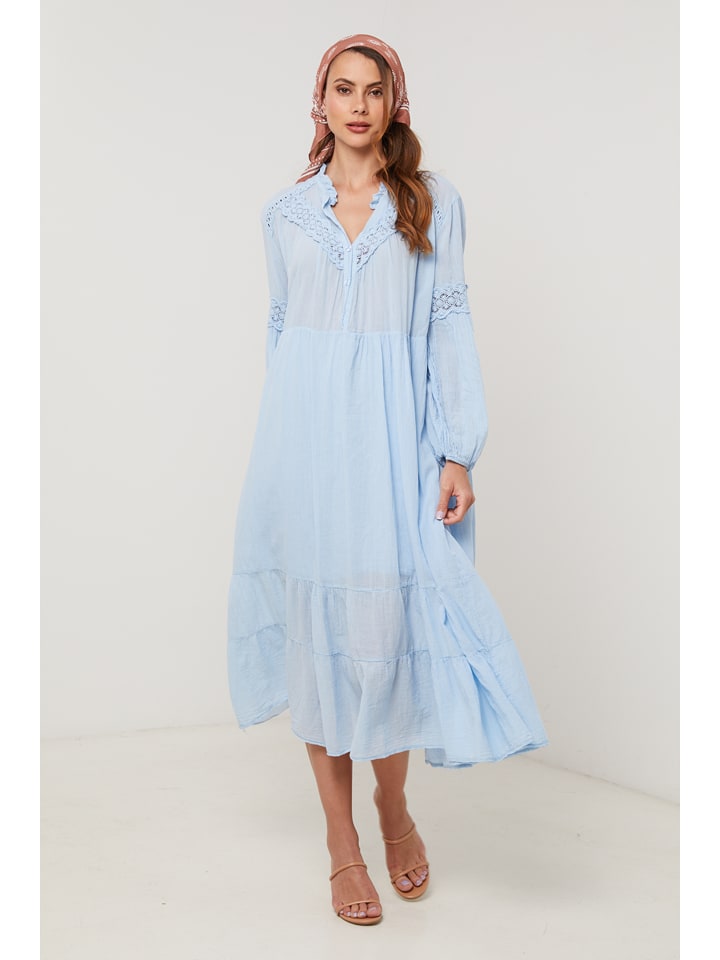 Kleid in Hellblau