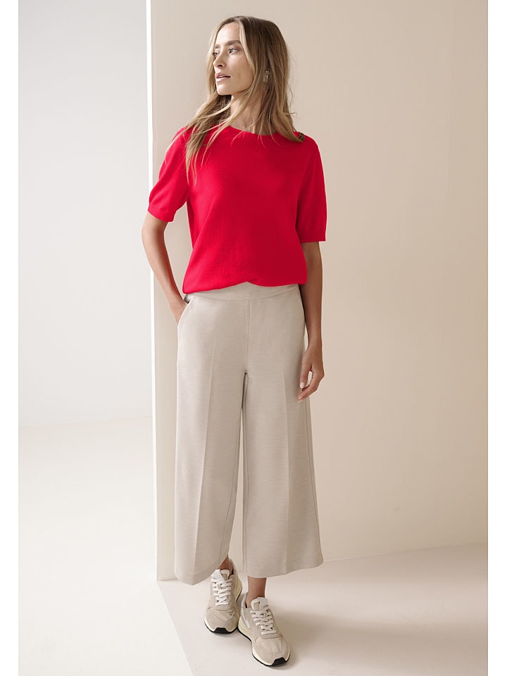 Sweter w kolorze czerwonym