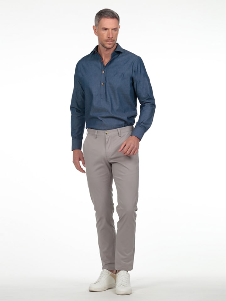Chino in Grau