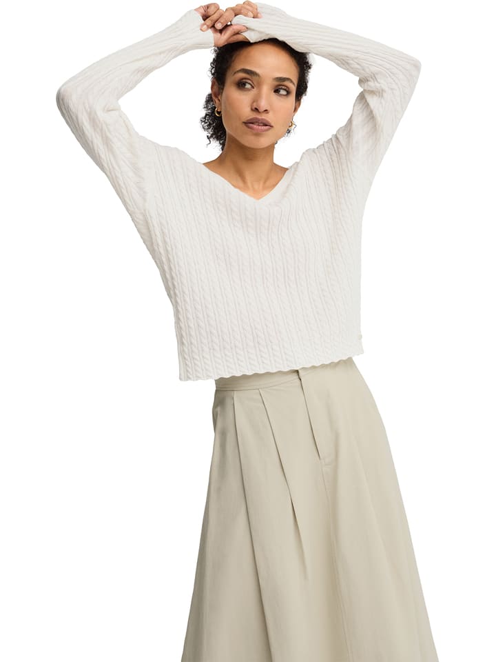 Sweter w kolorze kremowym