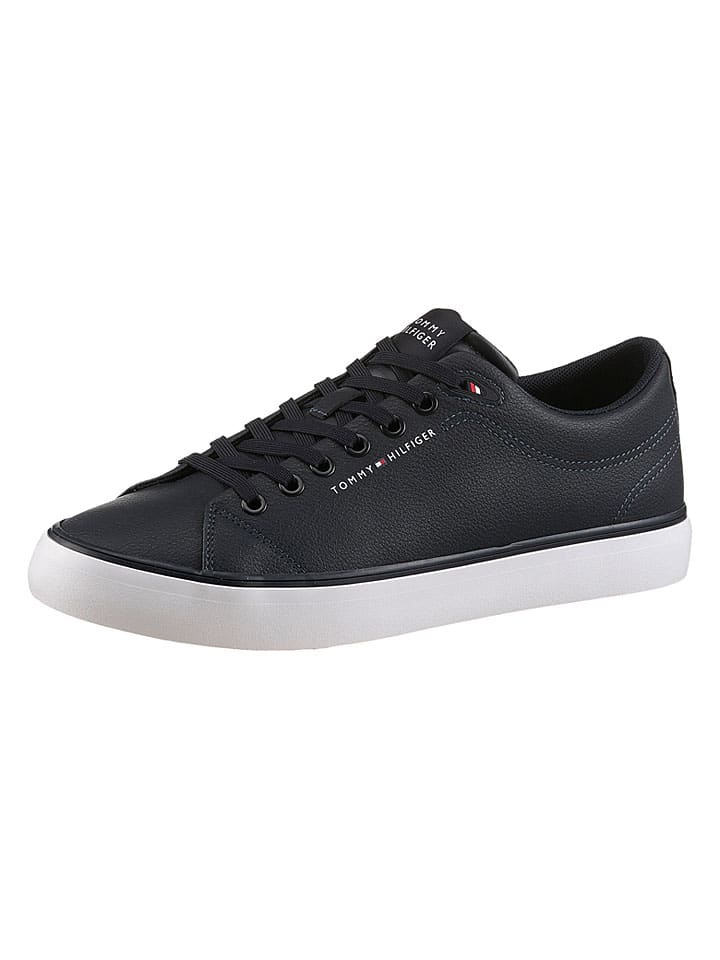Sneakers in Dunkelblau