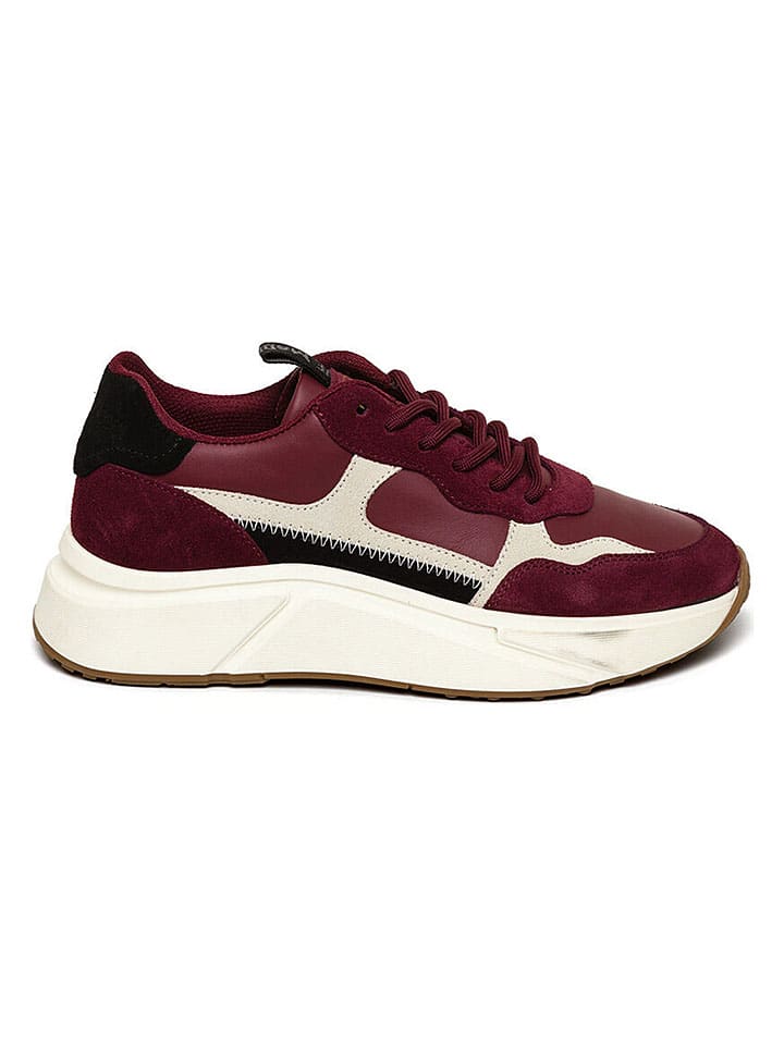 Sneakersy w kolorze czerwonym