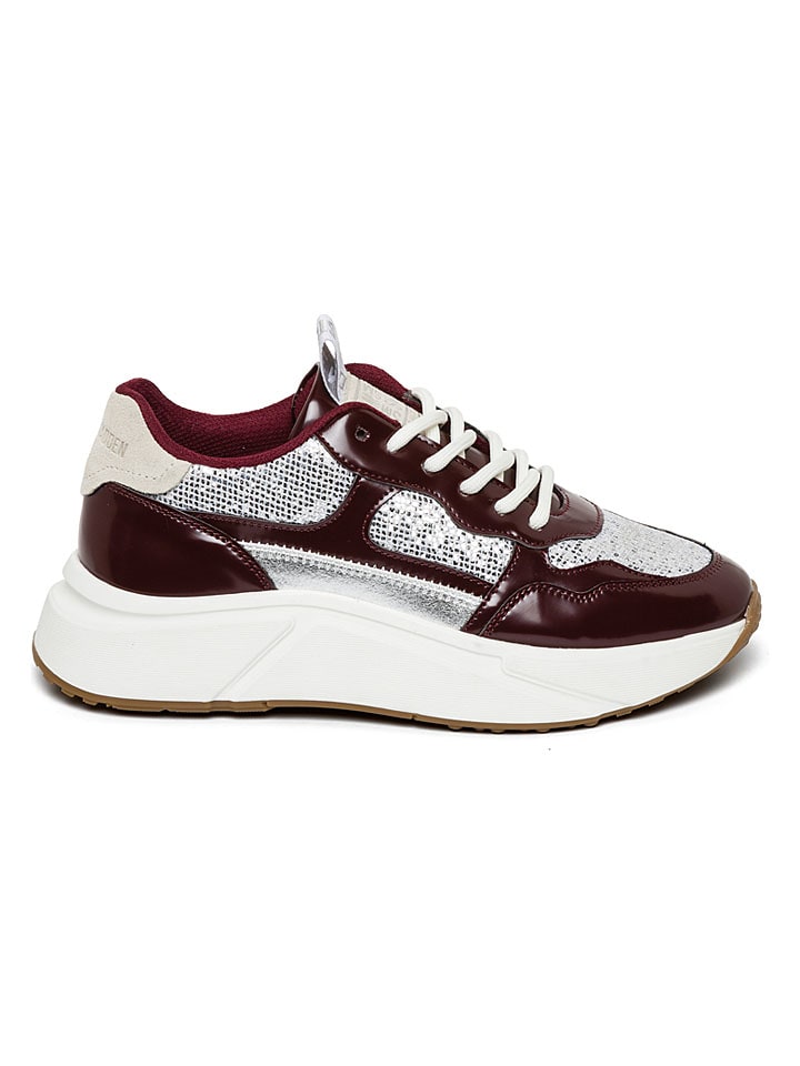 Sneakers in Rot/ Silber