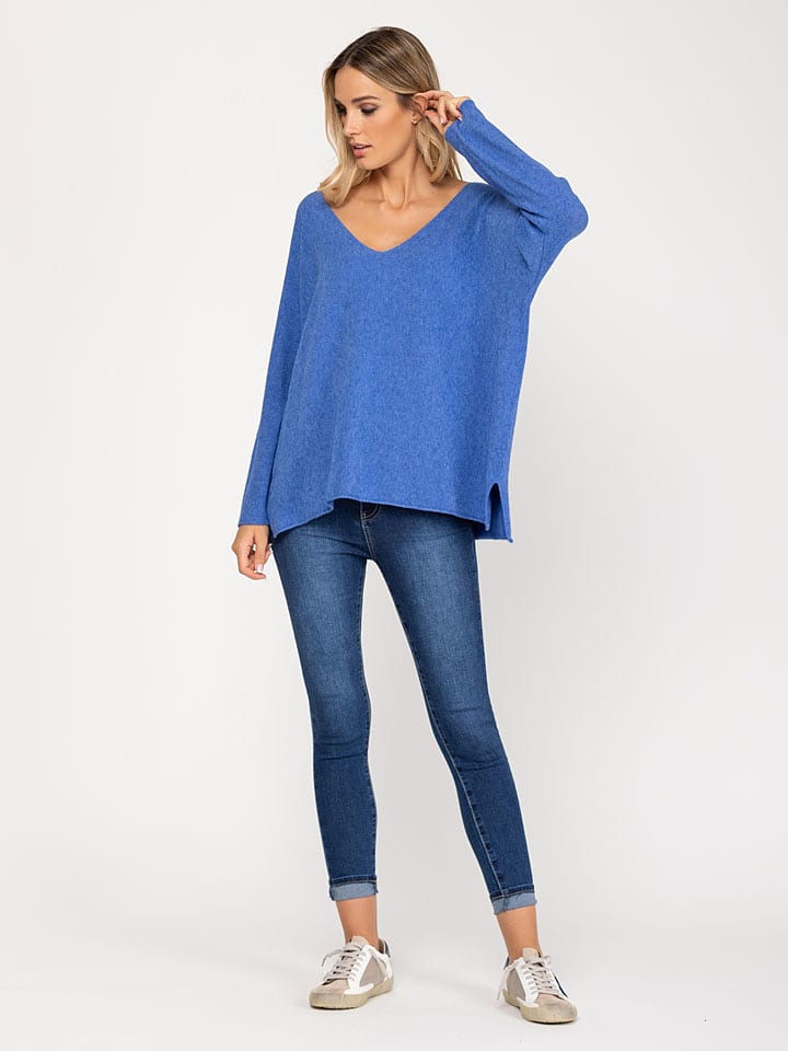 Sweter w kolorze niebieskim