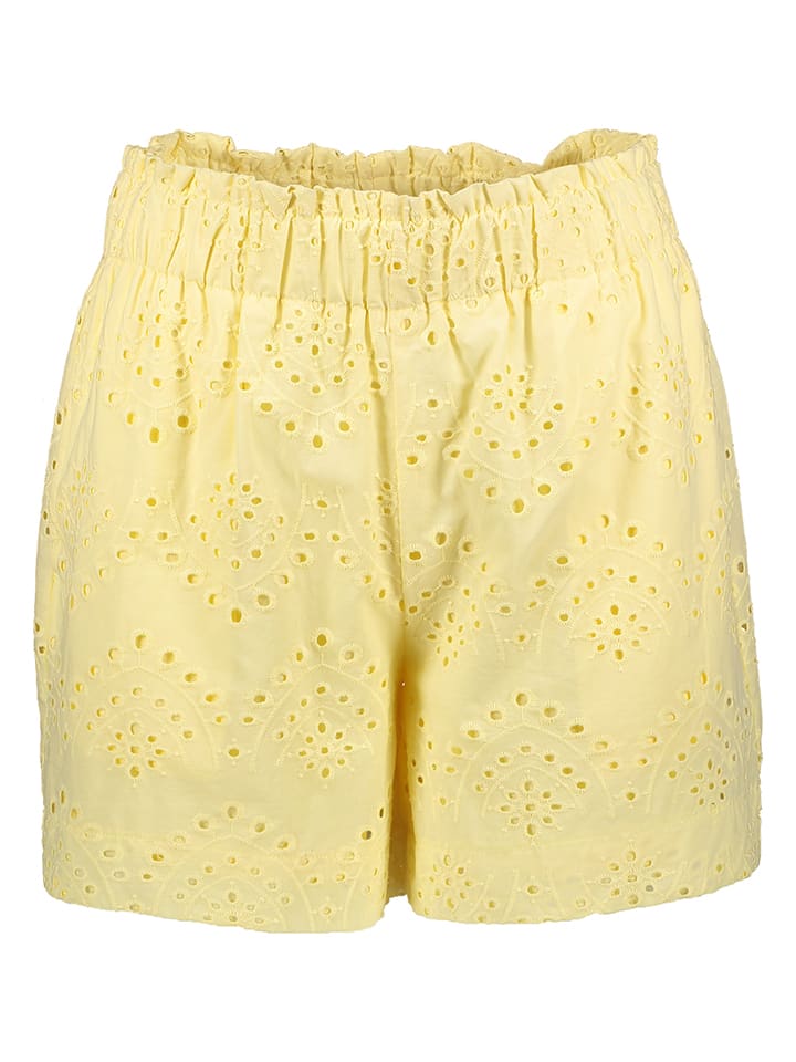 Shorts in Gelb